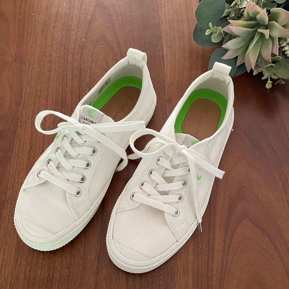 Cariuma OCA Low Canvas